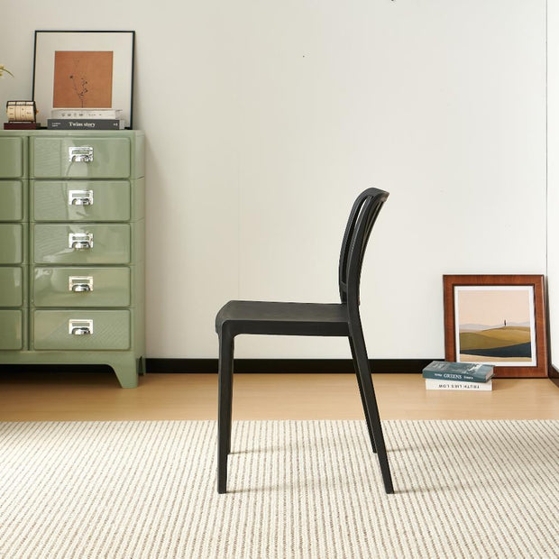 Silla Brooklyn, Negro, Con espaldar en rayas y diseño minimalista